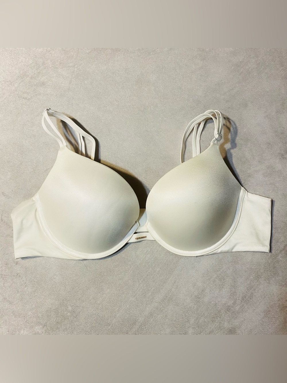 Victoria's Secret Women's Very Sexy Push Up Bra Size 38B White Adjustable Strap